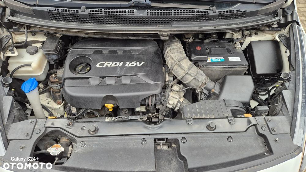 Kia Carens 1.7 CRDi 115 Dream Team Edition - 10