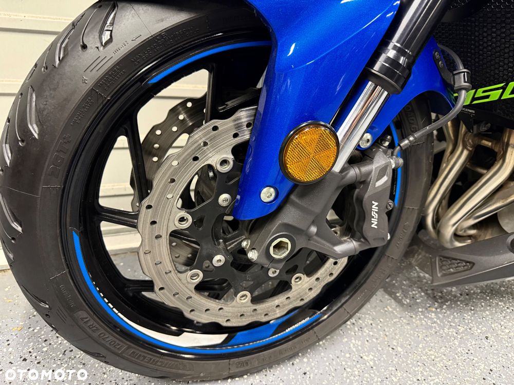 Suzuki GSX - 17