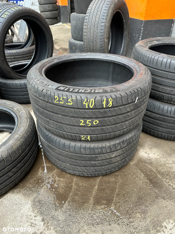 255/40x18 Michelin