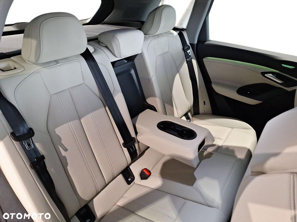 Audi Q6 e-tron - 12