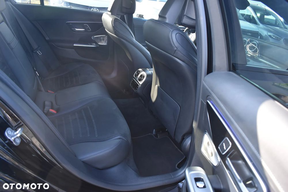 Mercedes-Benz Klasa C 300 d mHEV AMG - 17