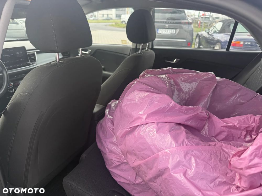 Kia Rio 1.2 L - 10