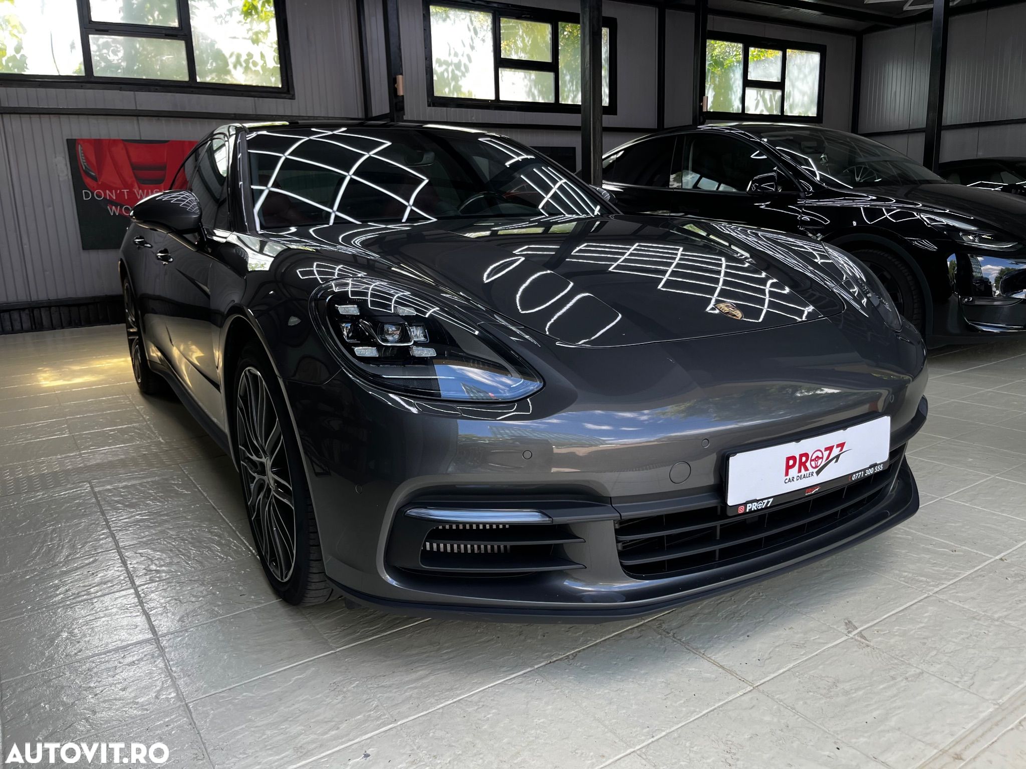 Porsche Panamera - 1