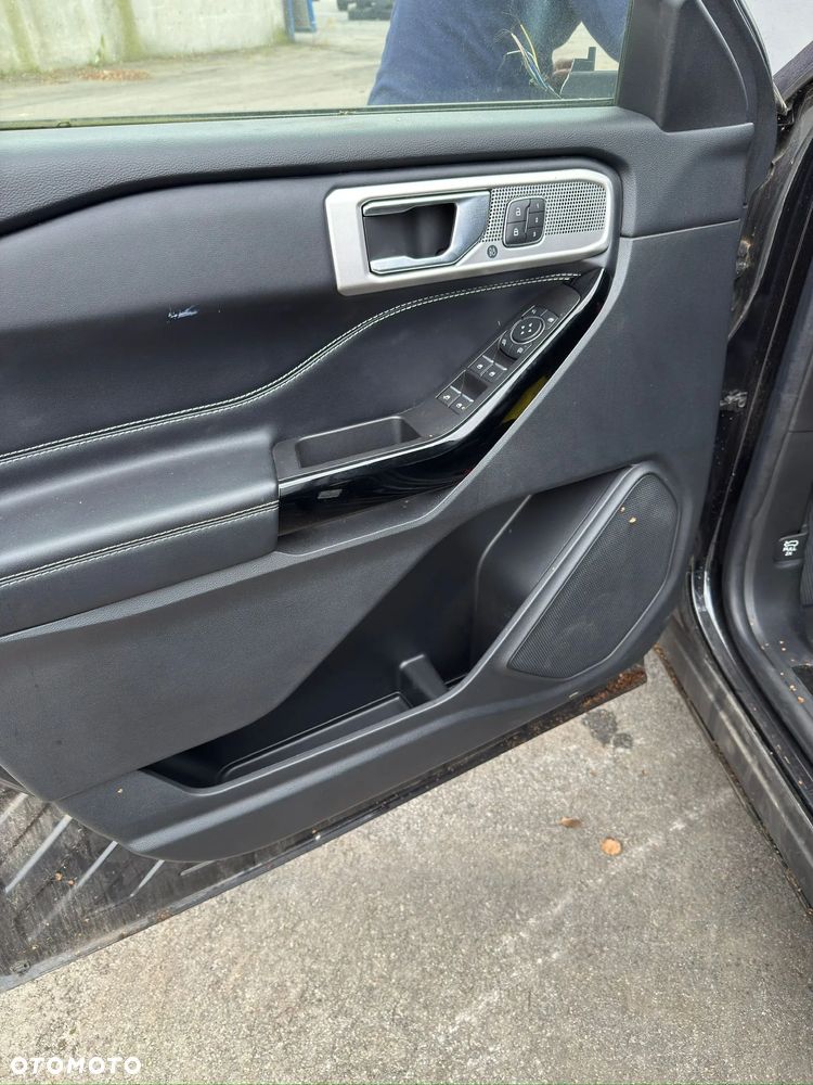 Ford Explorer EcoBoost Plug-in Hybrid ST-LINE - 16