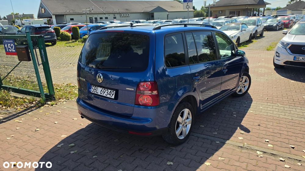Volkswagen Touran 2.0 FSI Highline - 18