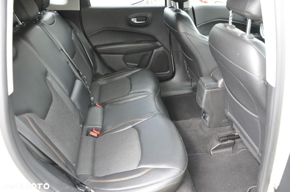 Jeep Compass - 11