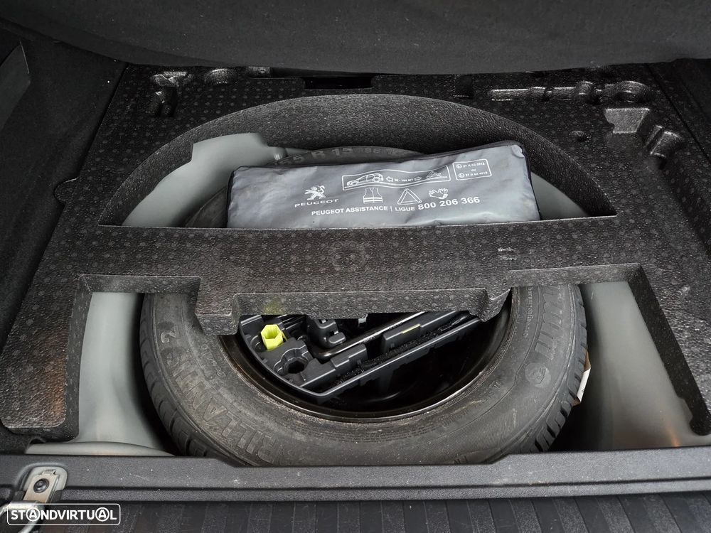 Peugeot 2008 1.2 PureTech Signature - 27