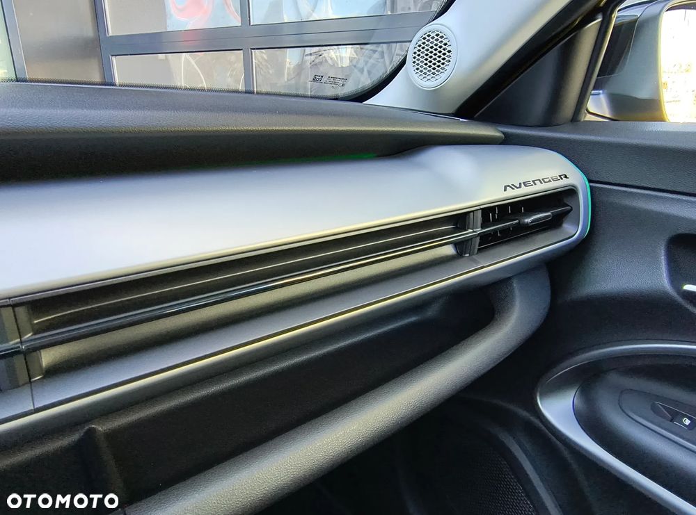 Jeep Avenger 1.2 T3 mHEV Altitude FWD eDCT6 - 19