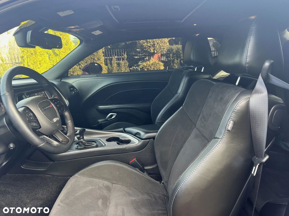 Dodge Challenger - 11