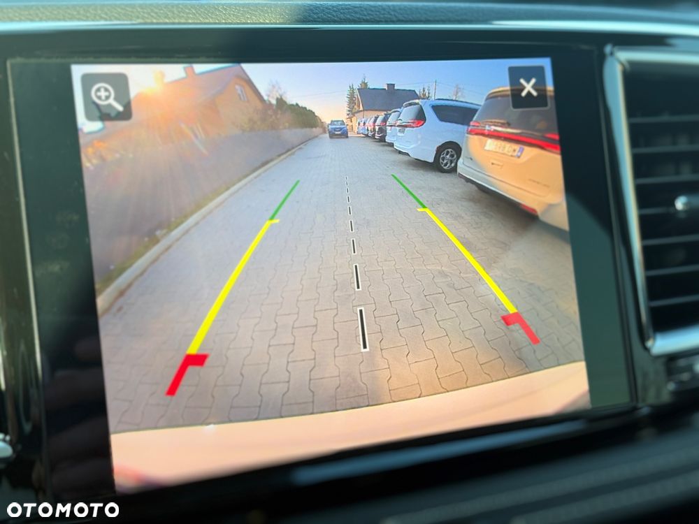 Chrysler Pacifica - 35