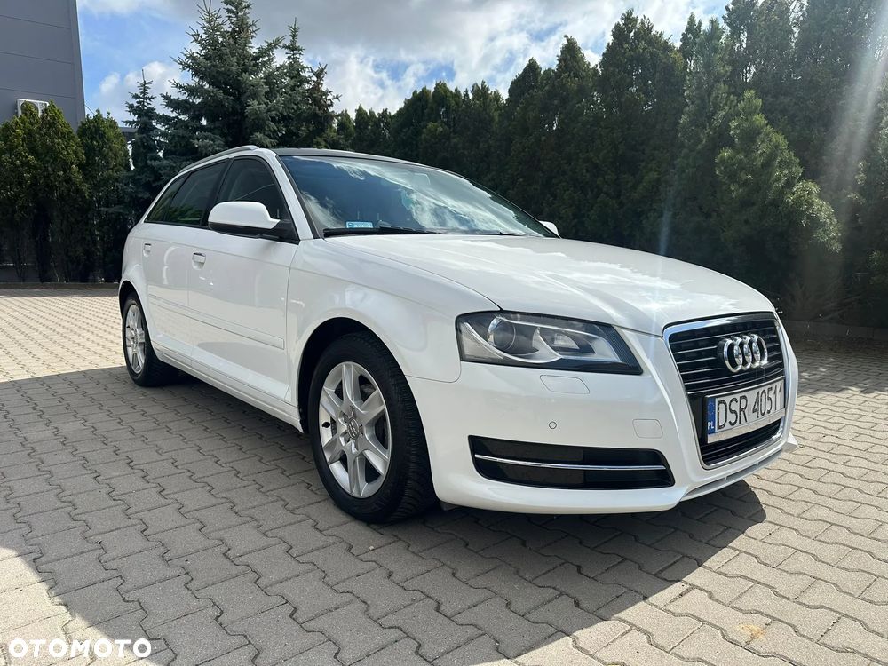 Audi A3 Sportback 1.6 TDI DPF Attraction S tronic - 1