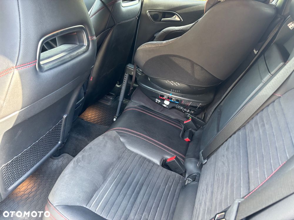 Mercedes-Benz GLA 250 4Matic 7G-DCT AMG Line - 23