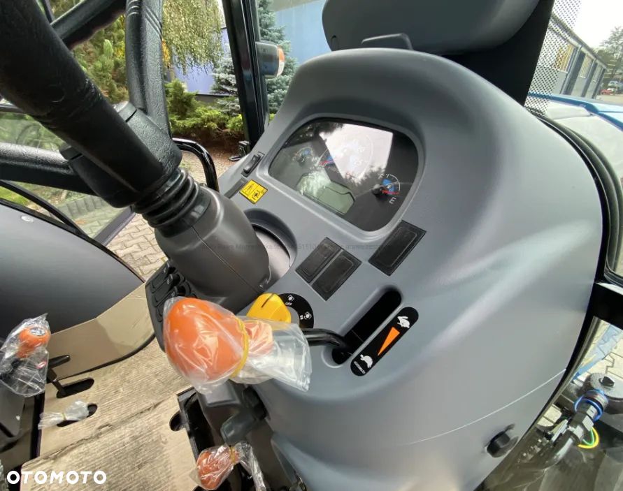 LS Traktor MT3.50 Boomer New Holland Biegi pełzające , klimatyzacja , joystick , 4 pary hydrauliczne - 12