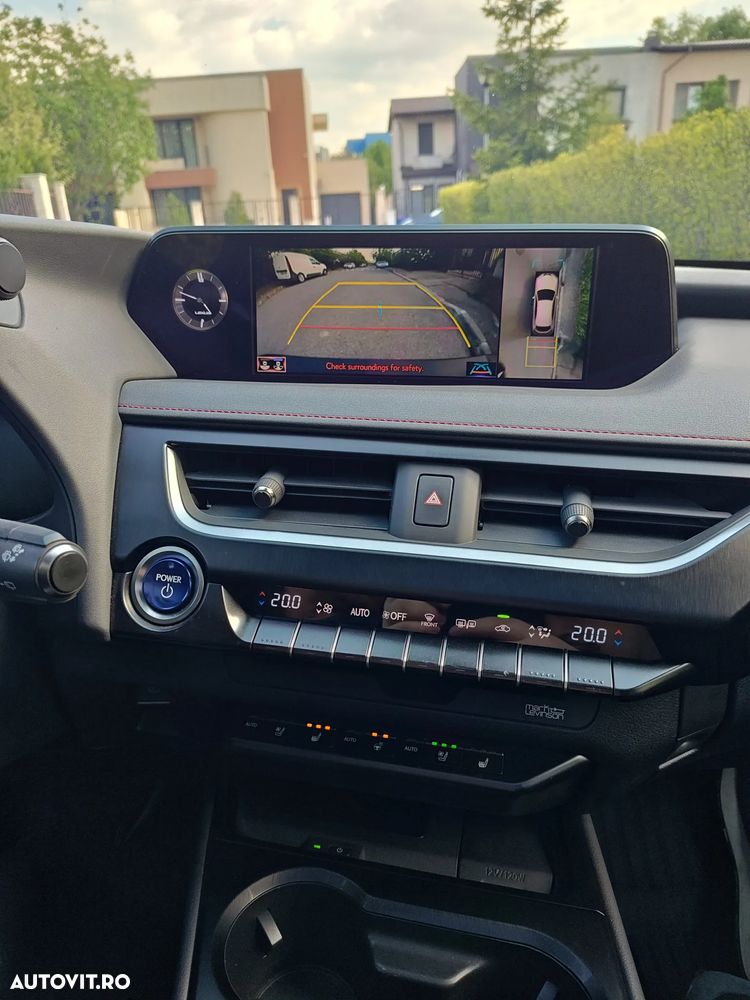 Lexus UX 250h (E-FOUR) F SPORT - 10
