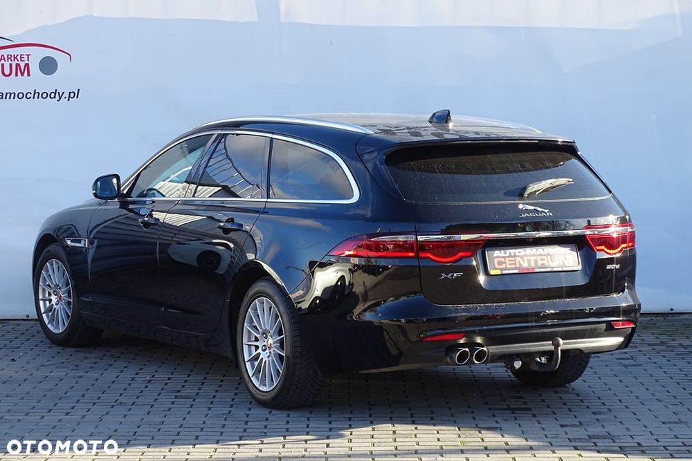 Jaguar XF 20d Prestige - 32