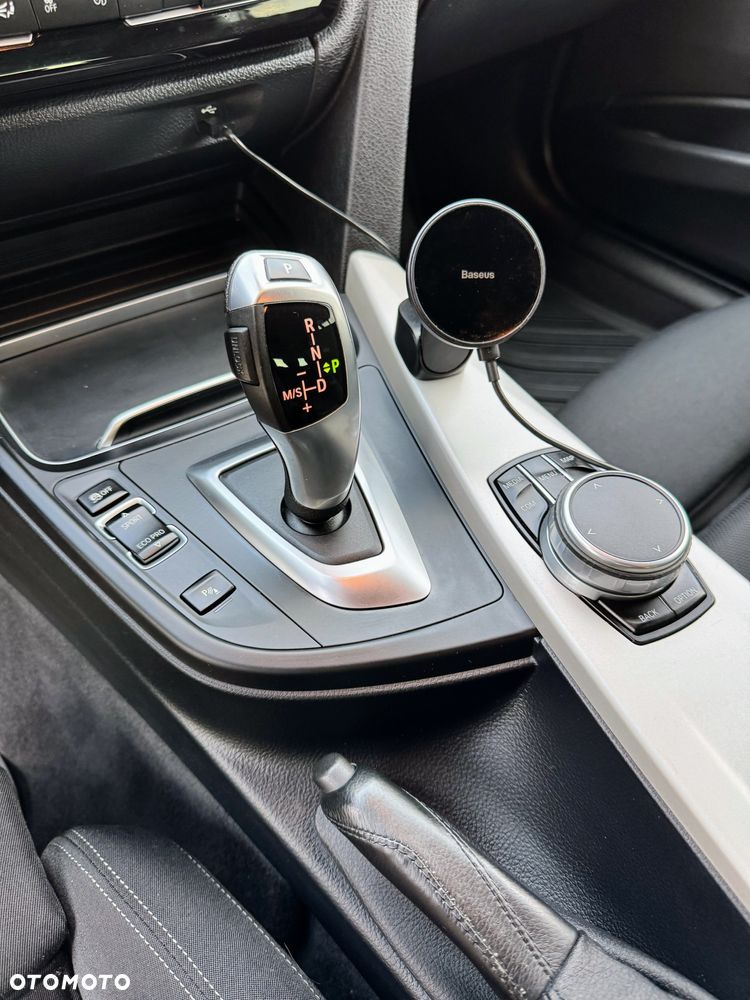 BMW Seria 3 318d Sport Line Shadow - 21