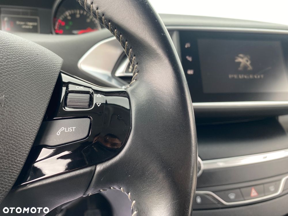 Peugeot 308 1.5 BlueHDi Allure Pack S&S - 29