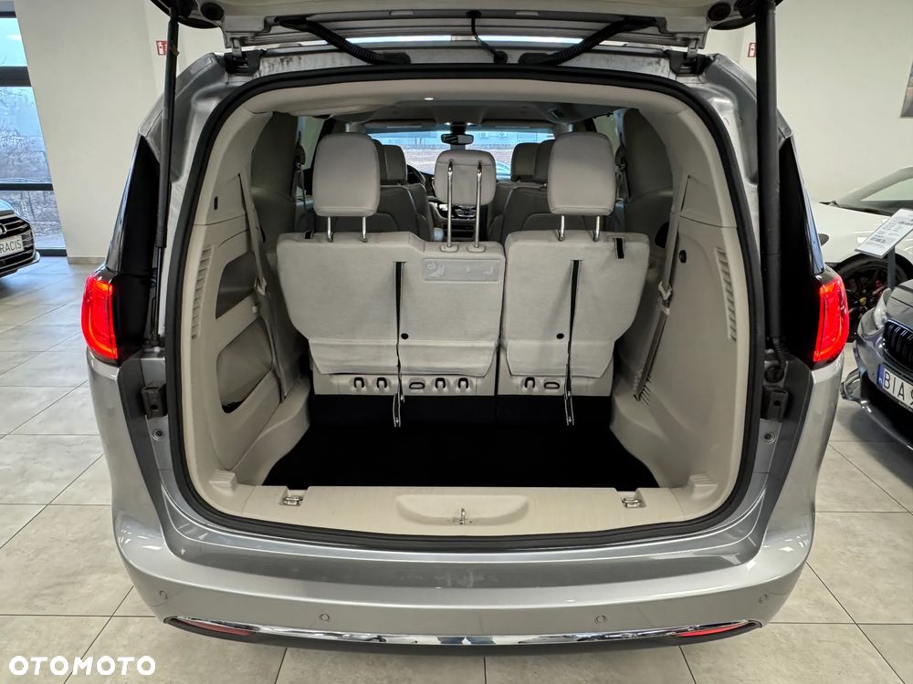 Chrysler Pacifica - 26