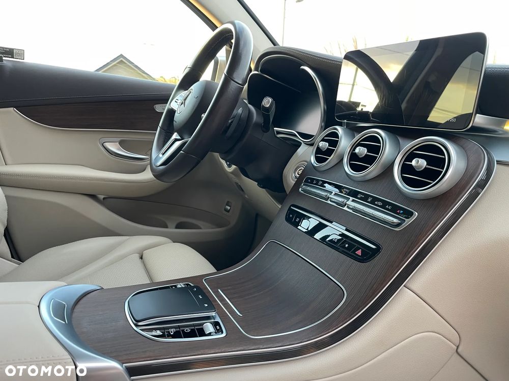 Mercedes-Benz GLC Coupe 300 de 4-Matic - 11