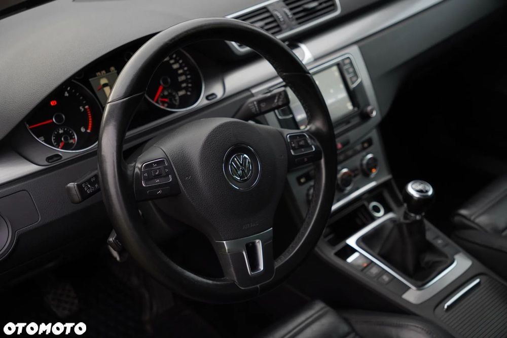 Volkswagen Passat 2.0 TDI BlueMotion Technology Highline - 18