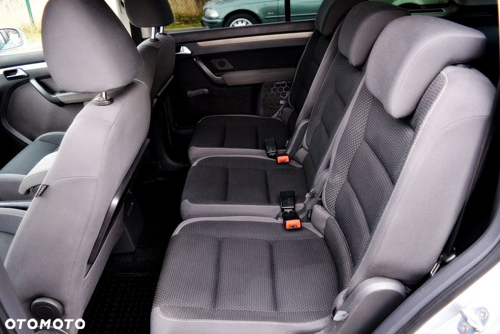 Volkswagen Touran 1.9 TDI DPF DSG United - 17