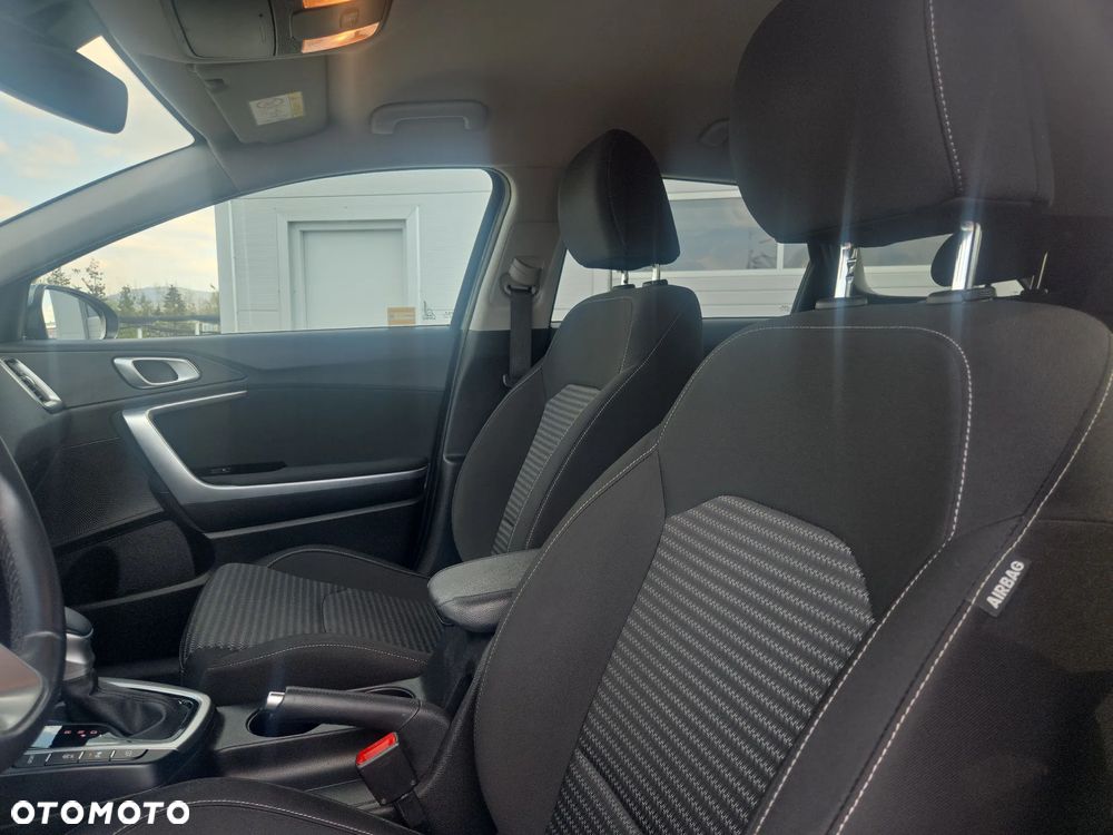 Kia Ceed - 10