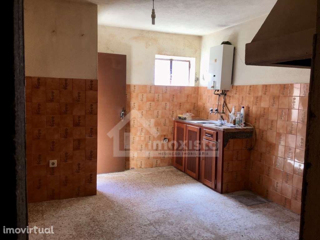 Moradia T3 com terreno e anexo em Figueiró dos Vinhos - Grande imagem: 4/43