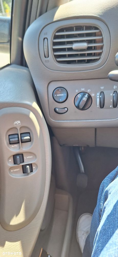 Chrysler Grand Voyager 2.8 CRD LX - 16