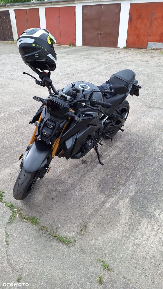 Suzuki GSX 1000 - 2