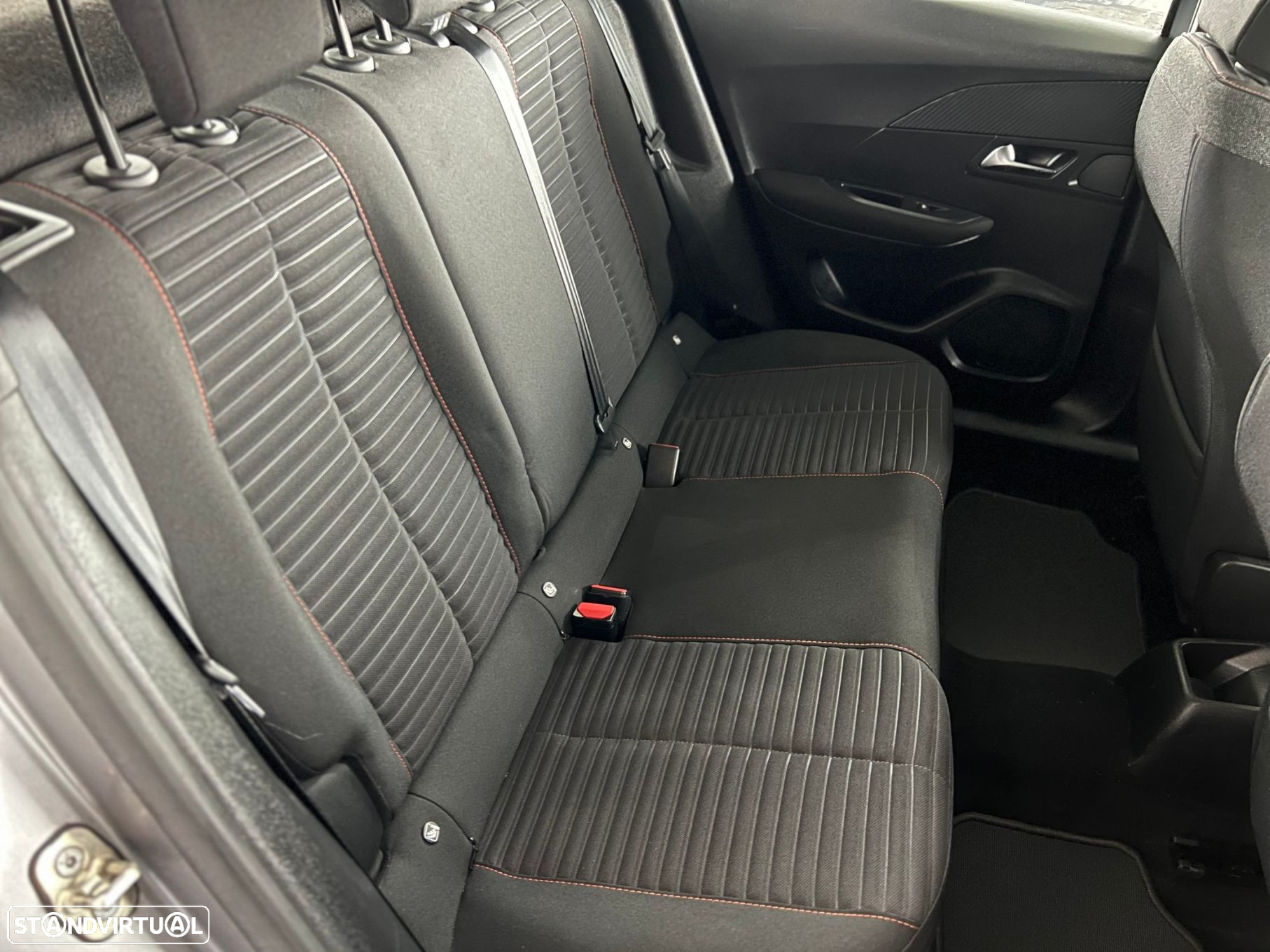 Peugeot 2008 1.5 BlueHDi Active Pack - 26