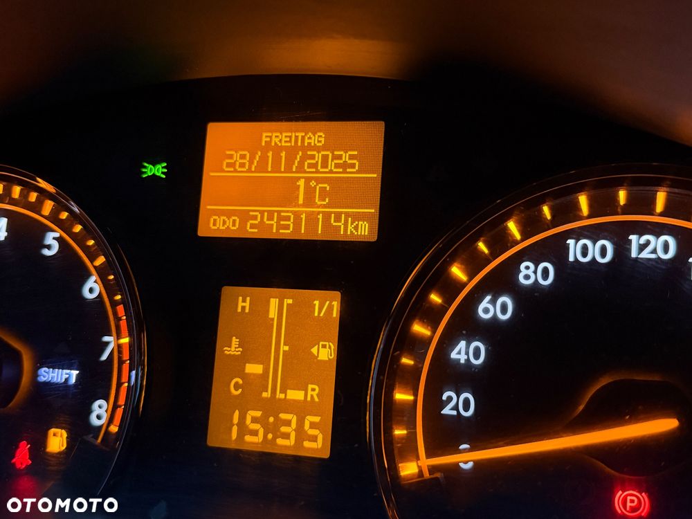 Toyota Avensis 1.8 Sol NAVI - 11