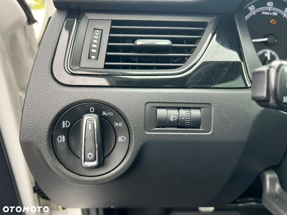 Skoda RAPID 1.0 TSI Style - 19