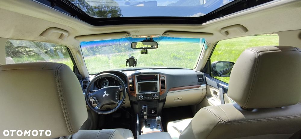 Mitsubishi Pajero - 12