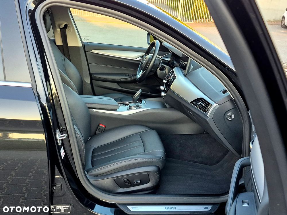 BMW Seria 5 518d Modern Line - 12