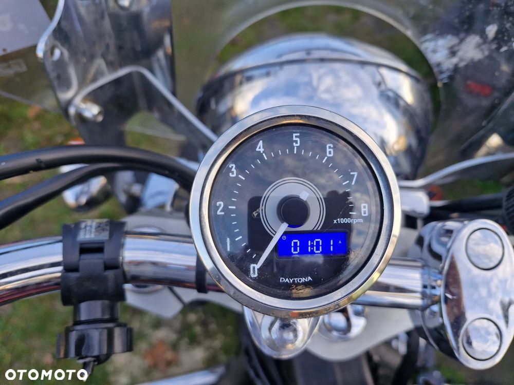 Kawasaki VN 900 Clasic - 4