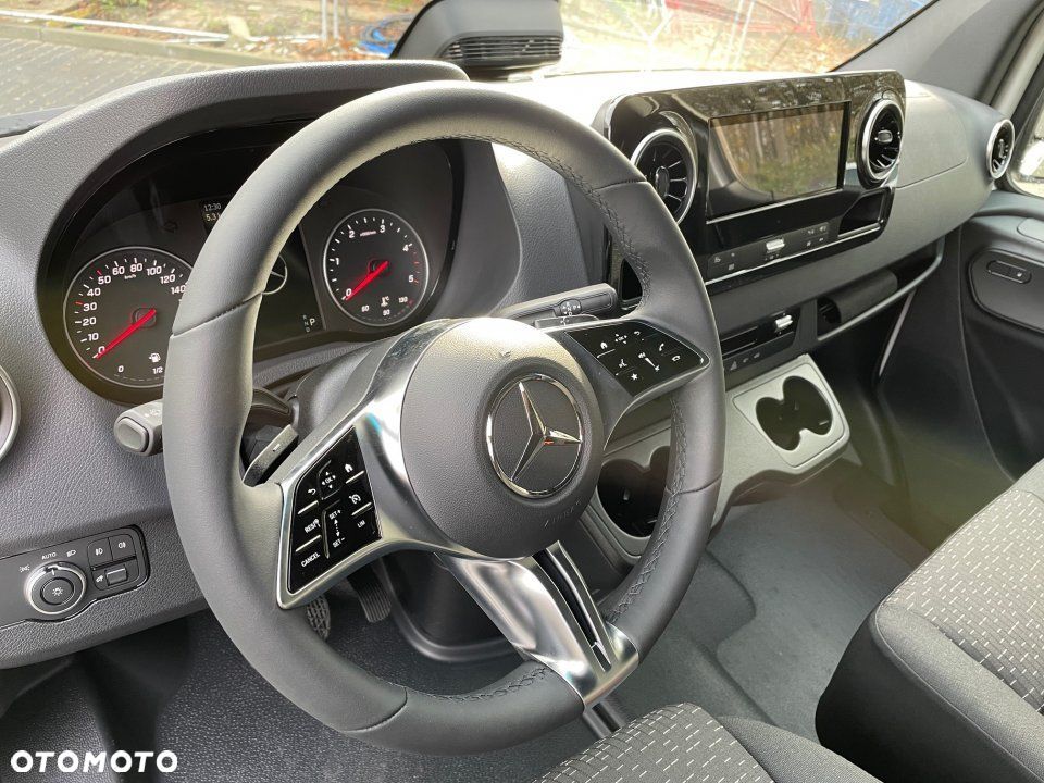 Mercedes-Benz Sprinter - 14