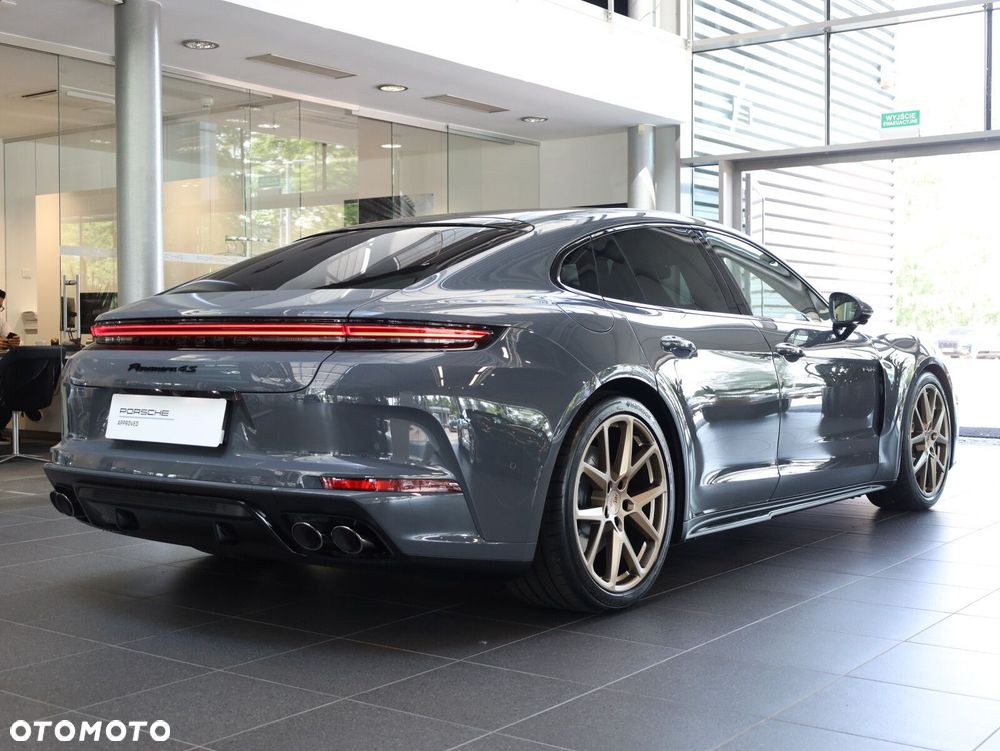 Porsche Panamera - 4