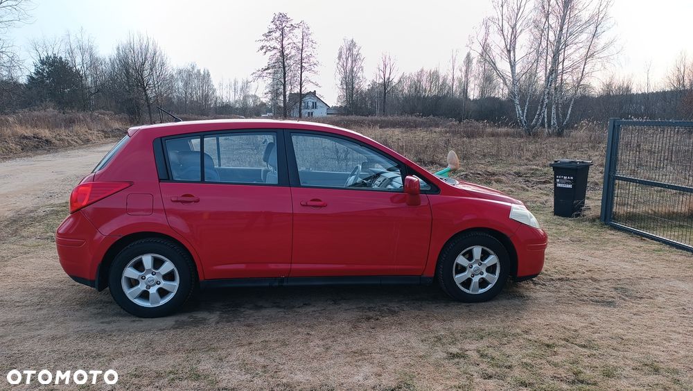 Nissan Tiida - 4