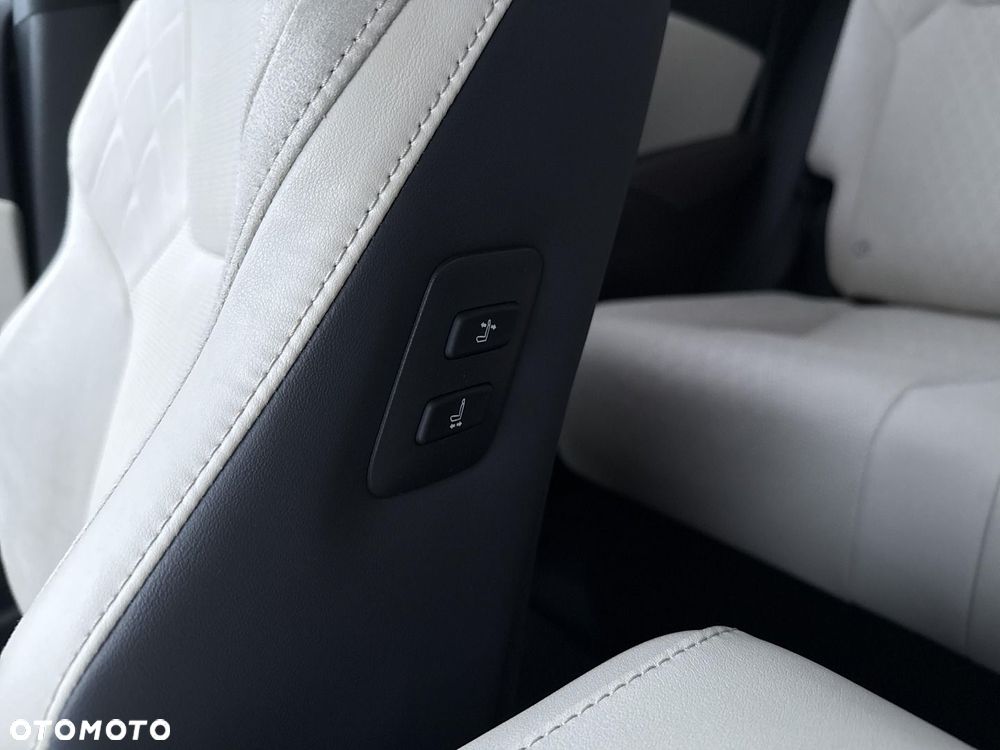 Lexus RX 450h+ Omotenashi - 24