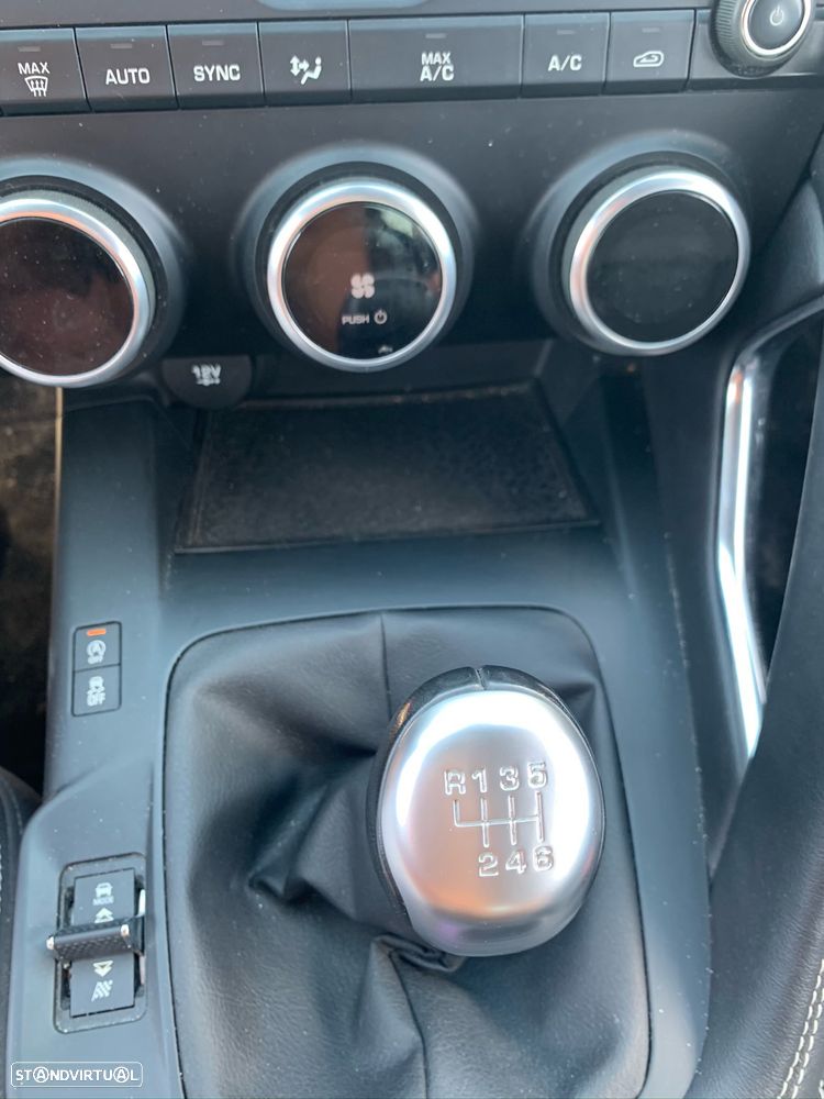 Jaguar E-Pace 2.0 i4D R-Dynamic S - 10