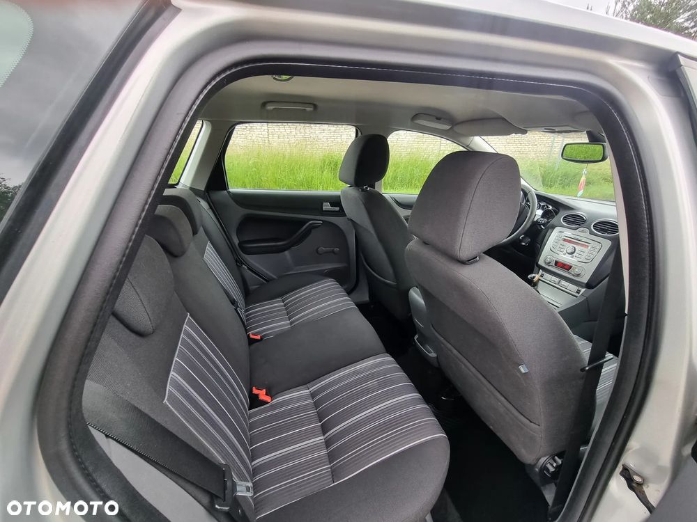 Ford Focus 1.6 TDCi Ambiente DPF - 15