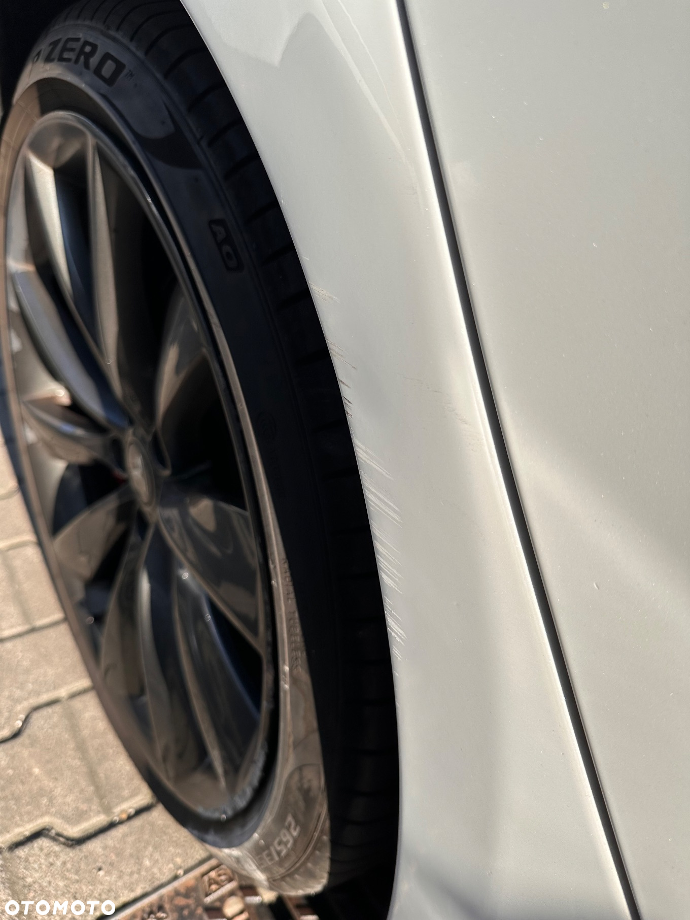 Tesla Model S 85 D - 13