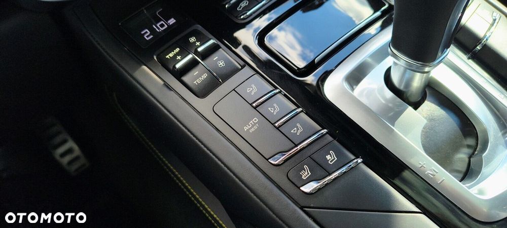 Porsche Cayenne - 39