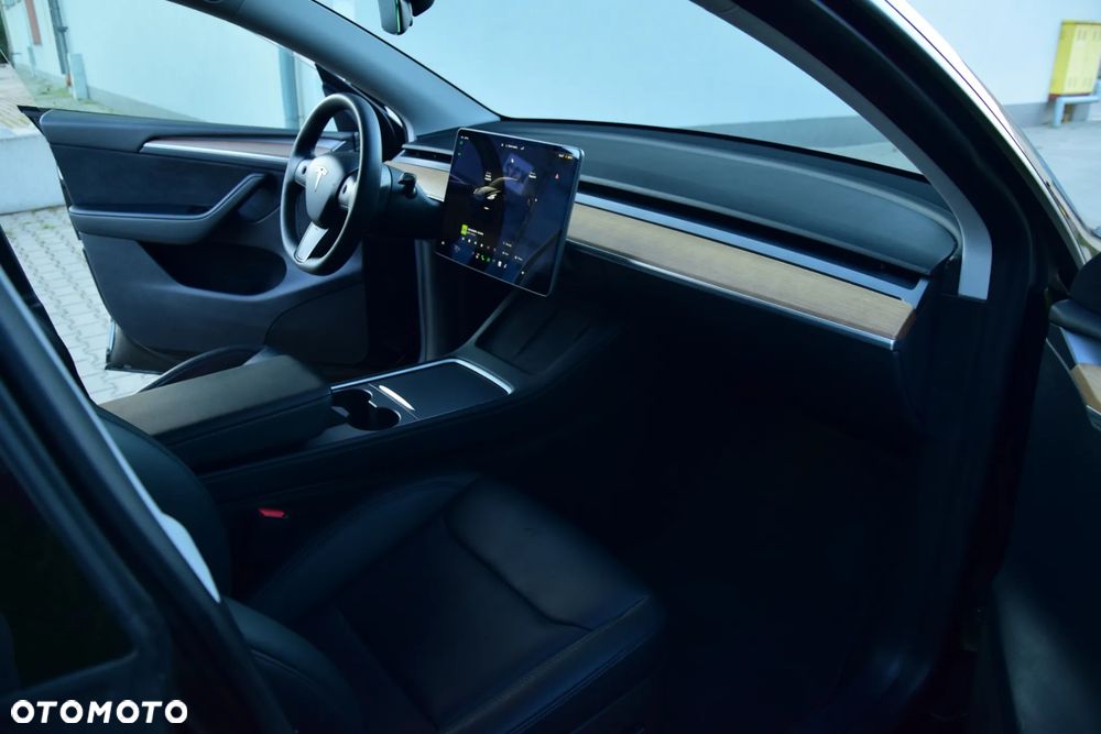Tesla Model Y - 26