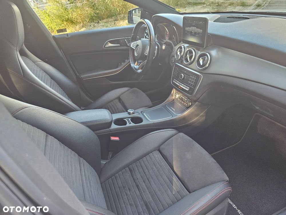 Mercedes-Benz CLA 220 4-Matic AMG Line - 20