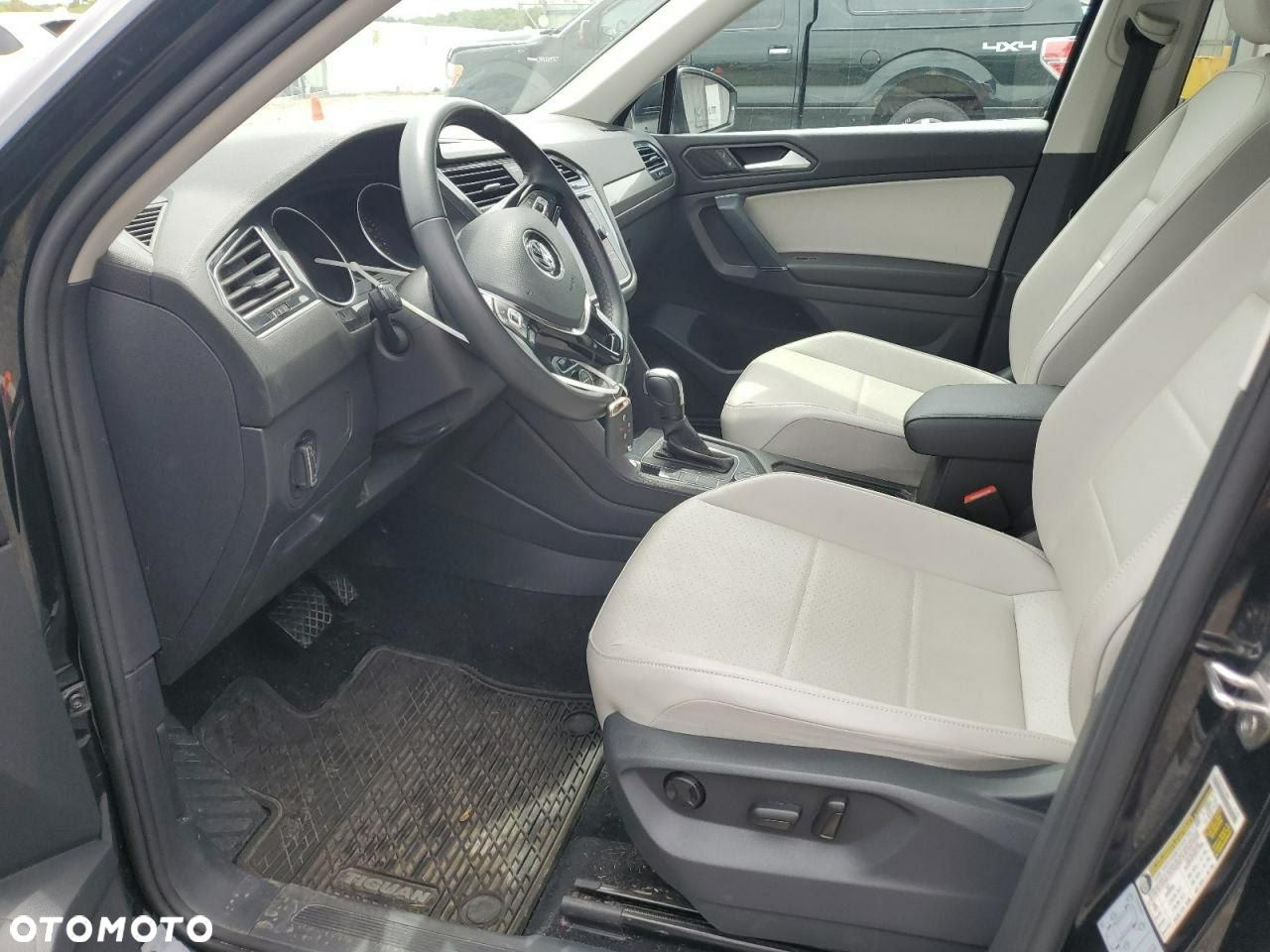 Volkswagen Tiguan - 8