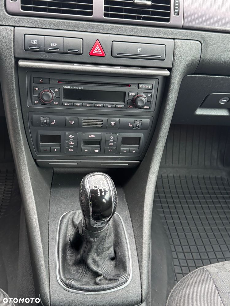 Audi A6 Avant 2.4 - 12