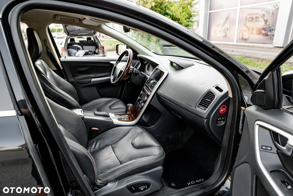 Volvo XC 60 T6 AWD Momentum - 34