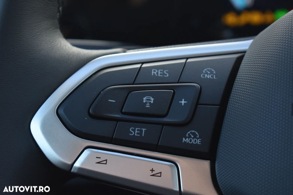 Volkswagen Golf 1.5 eTSI DSG MHEV Life - 35