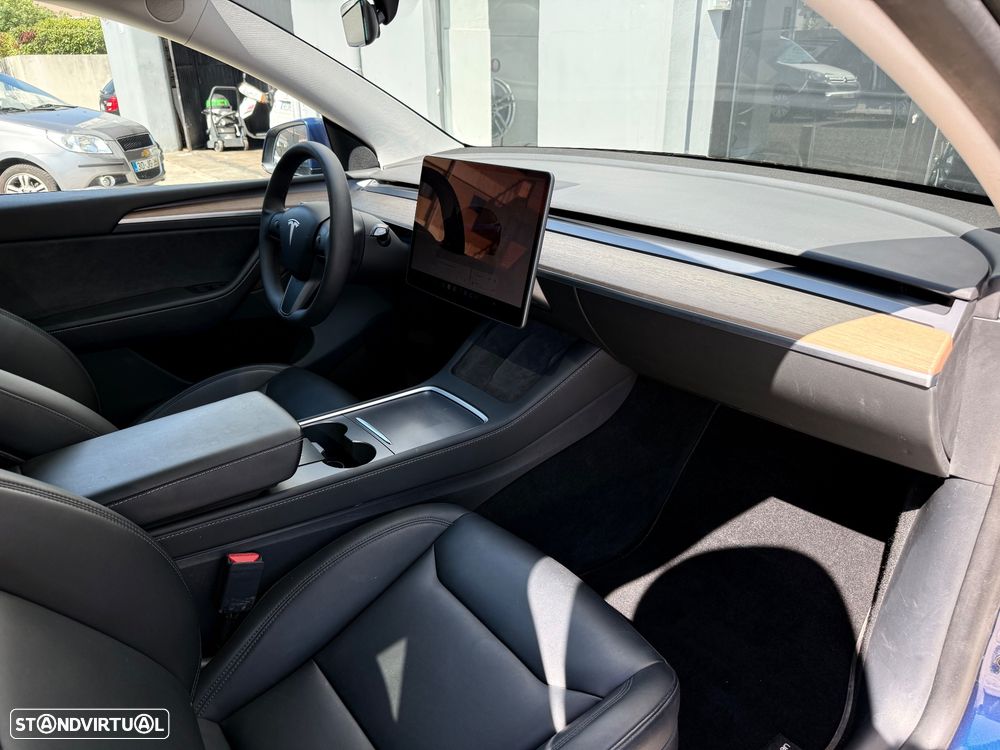Tesla Model Y Long Range Dual Motor AWD - 17